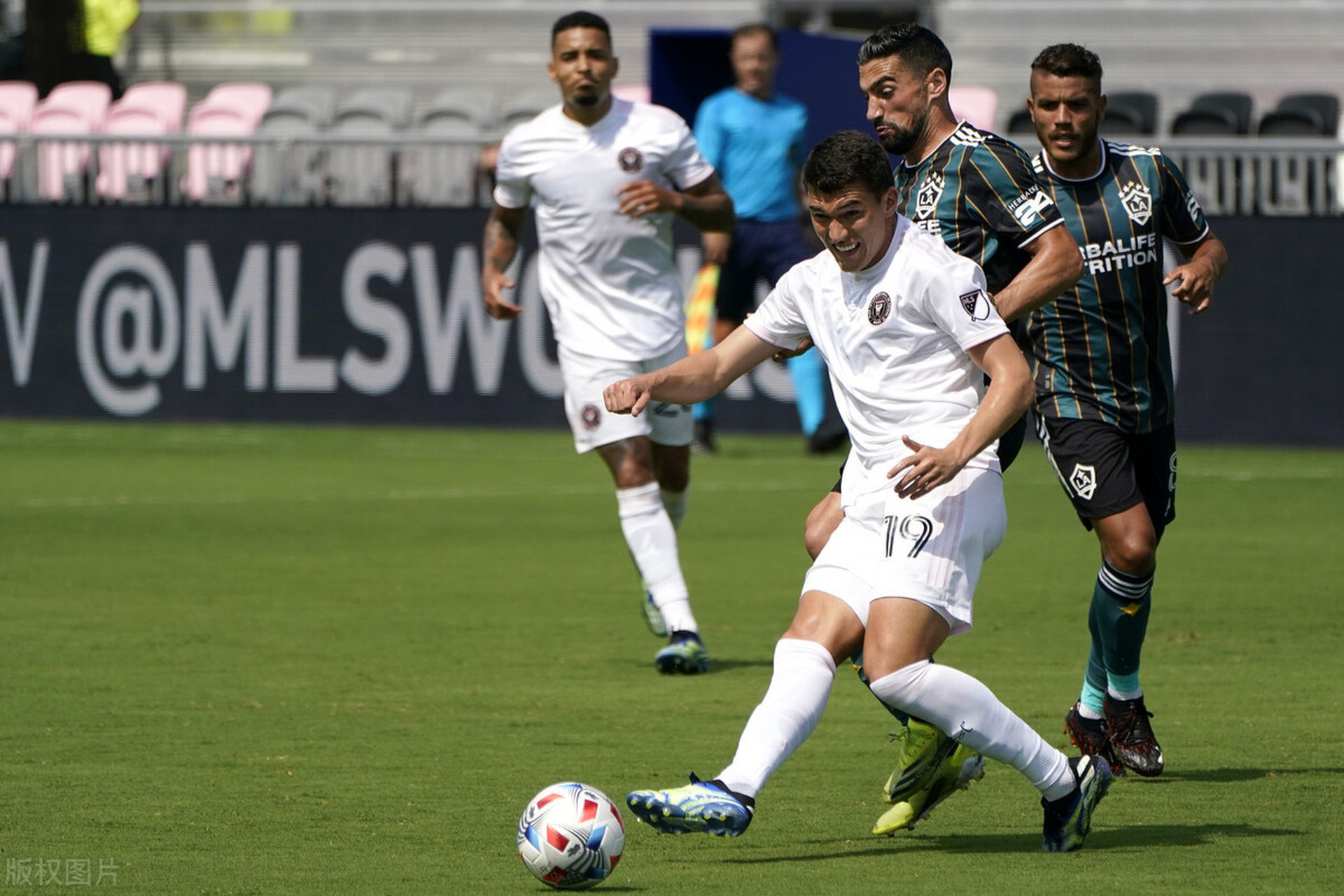 ayx-关于里程碑夜埃因霍温主帅复盘；德甲赛后刷纪录；引发热议；团队化学反应显著的信息