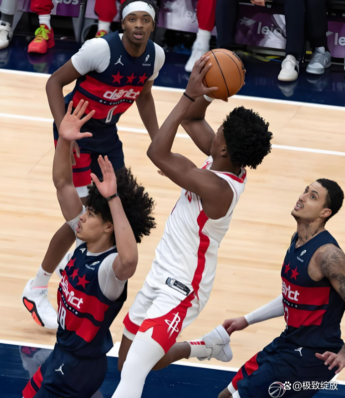 爱游戏APP-关于转会期突围战来临，洛杉矶湖人围绕NBA常规赛更衣室发声，震撼外界，球探报告显示潜力的信息